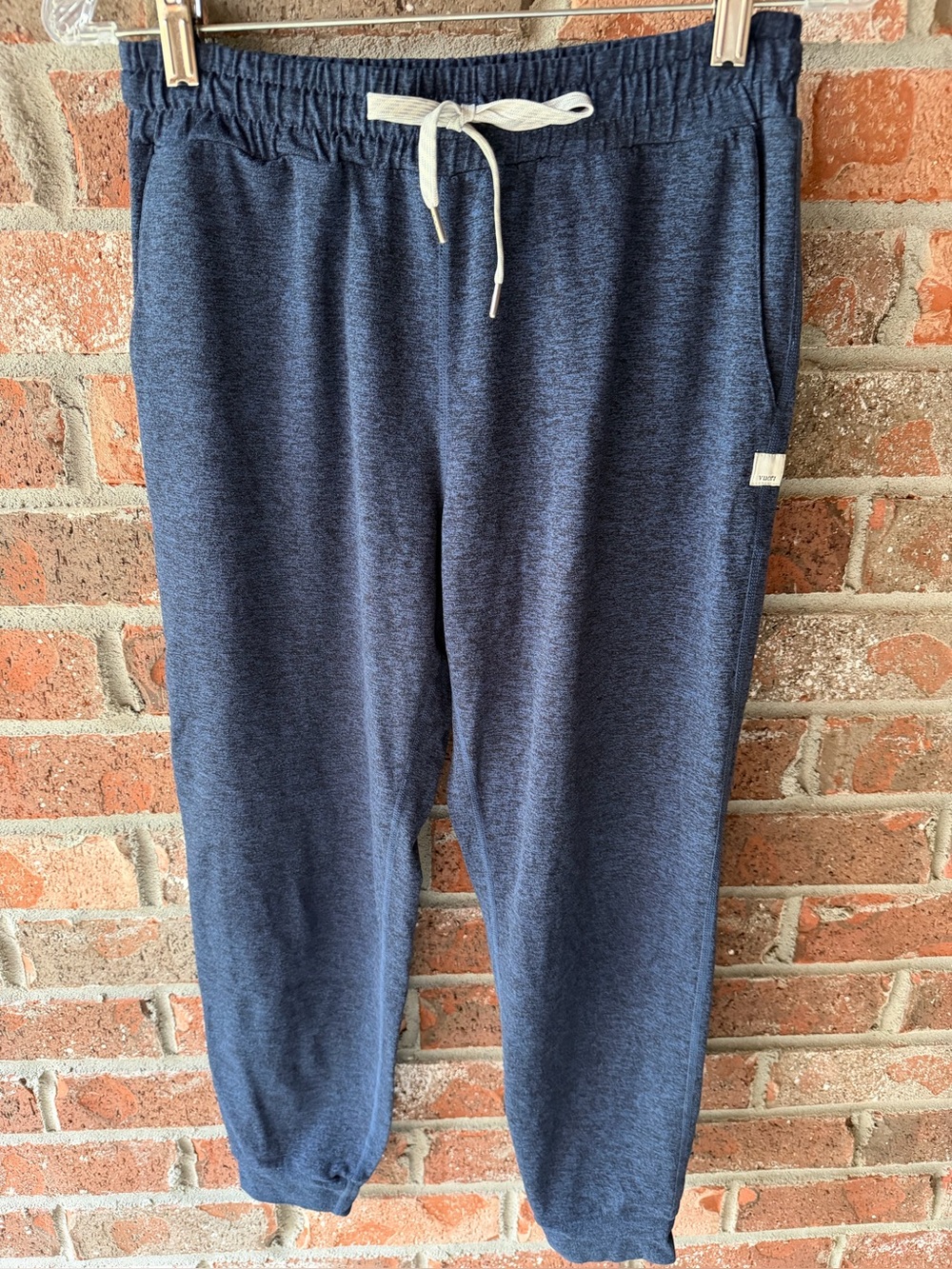 Vuori Women's Performance
Jogger under Style #VW303. Size small